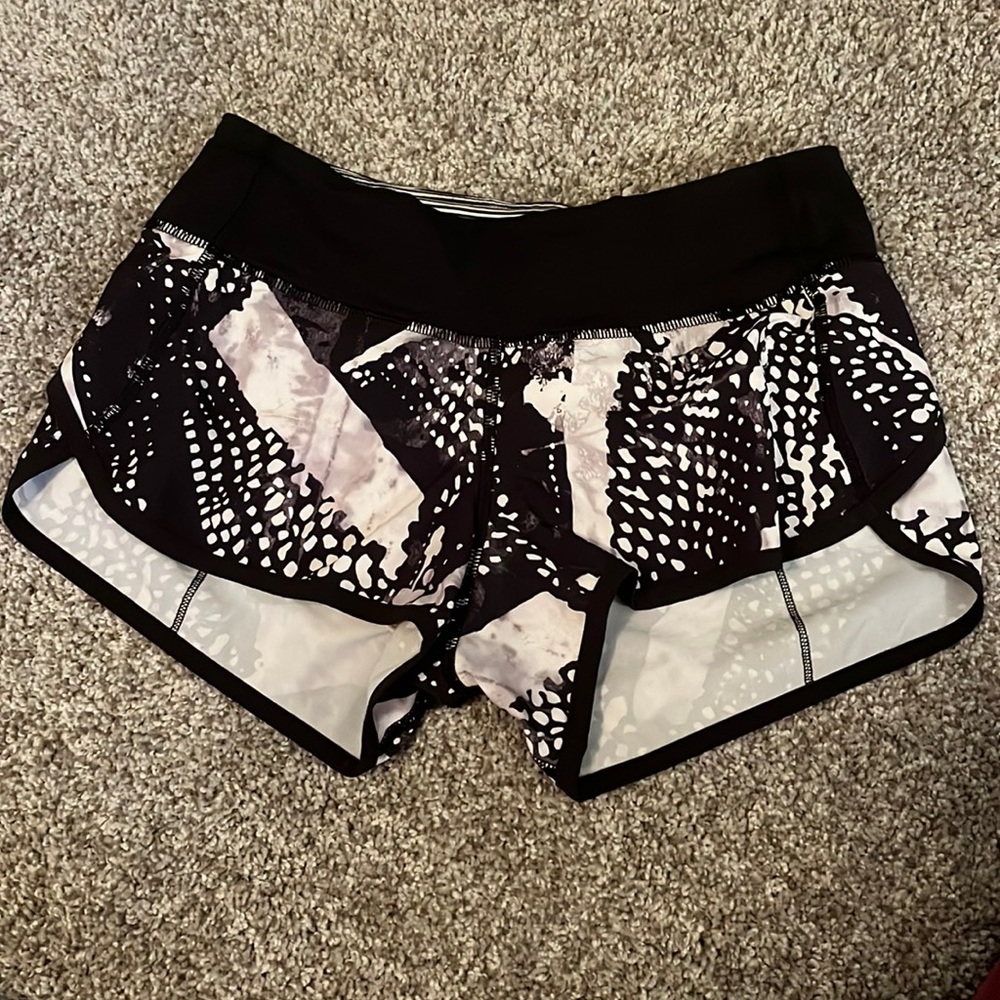 Lululemon Speed-up lined shorts 2.5” size 2